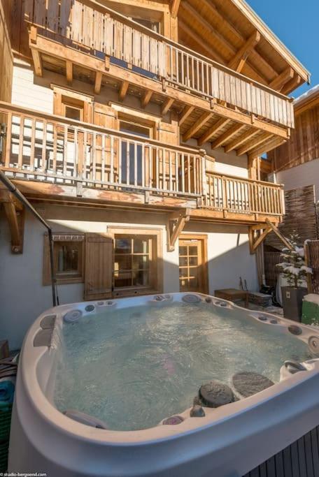 Cosy 4 Bedroom Chalet With Hot Tub Saint-Marcel  Exterior photo